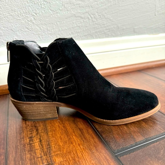 Vince Camuto Black Suede Presteta Braided Ankle Booties LIKE NEW - Picture 3 of 10